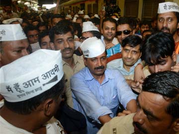 FIR against Arvind Kejriwal in Mumbai; AAP blames media, police for chaos