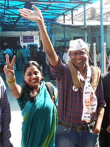 AAP's Ashutosh has assets worth Rs 8 crore, Rakhi Birla 1.6 lakhs