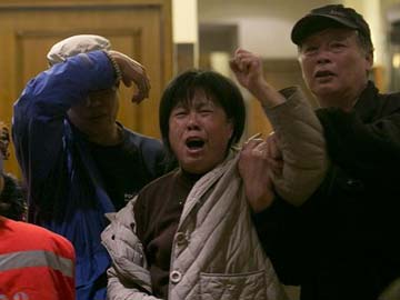 Relatives sob after announcement on missing Malaysia Airlines plane