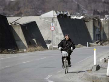 Construction crunch slows Japan tsunami rebuilding 