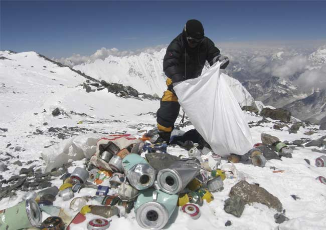 Nepal to force Everest climbers to collect rubbish