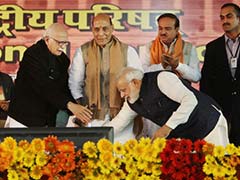 Narendra Modi vs LK Advani, once again an open wound