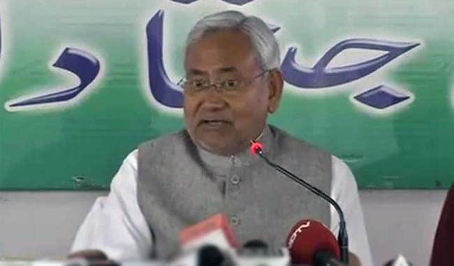 Nitish Kumar compares 'backward Bihar' to Narendra Modi's 'developed Gujarat'