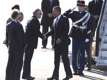 Barack Obama holds G7 summit as Russia tightens Crimea grip