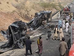 Pakistan bus accident leaves at least 10 dead