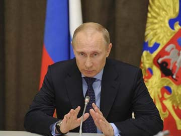 Vladimir Putin signs decree recognising Crimea as independent state