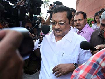 Expelled DMK leader Alagiri meets Congress' P Chidambaram