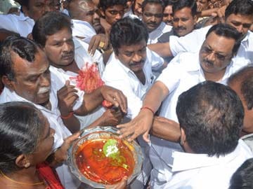 Mingle with Alagiri at your own risk, DMK warns workers