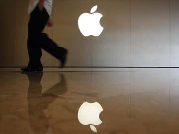 US judge OKs class action in e-book suit against Apple