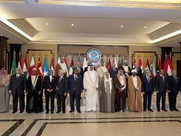 Arab summit strives to heal rifts, stave off 'enormous' peril