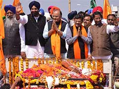 Arun Jaitley campaigns in Amritsar. No Navjot Singh Sidhu in sight.