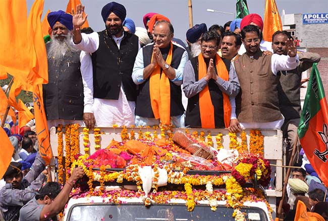 Arun Jaitley campaigns in Amritsar. No Navjot Singh Sidhu in sight.