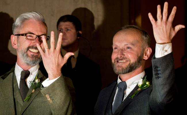 UK couples say 'I do' as gay marriage becomes legal