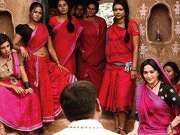 Madhuri Dixit's 'Gulaab Gang' to release tomorrow, Delhi High Court lifts temporary ban