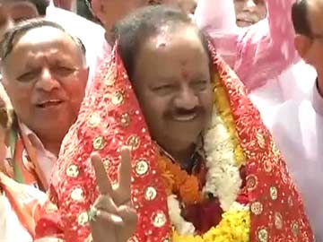 Delhi: Harsh Vardhan files nomination papers from Chandni Chowk