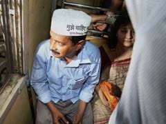 Chaos for aam aadmi as Arvind Kejriwal takes local train in Mumbai