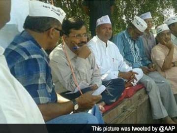 Arvind Kejriwal says he was stopped by police in Narendra Modi's Gujarat