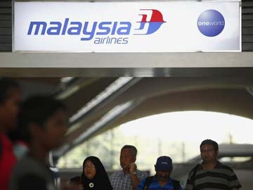Malaysia Airlines plane missing: two passengers had fake passports