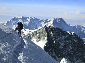 New rules as Mount Everest climbing season begins