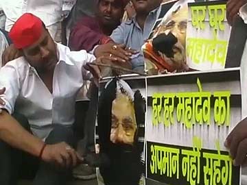 Black paint smeared on Narendra Modi posters in Varanasi