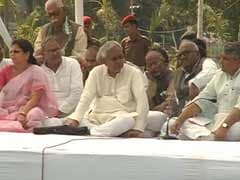 Another Chief Minister on dharna, this time Nitish Kumar in Patna