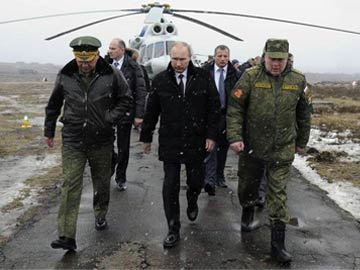 Vladimir Putin orders Russian troops in military exercise back to base