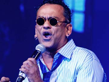 Remo Fernandes quits politics, to pursue music