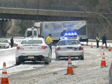 Powerful storm lashes eastern US with arctic cold, 2,900 flights cancelled