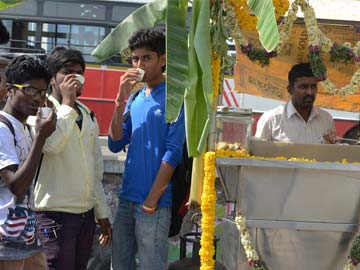 Election fever is at its peak at these tea stalls in Odisha