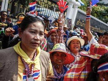 Thailand may extend state of emergency despite scaled-back protest