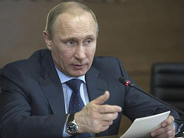 Assailing US and Kiev, Vladimir Putin keeps open option of force