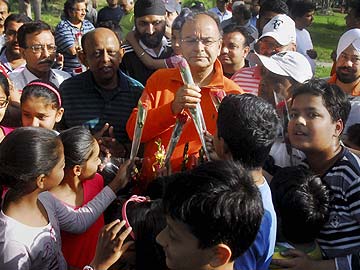 Arun Jaitley urges BJP workers to shy away from controversies
