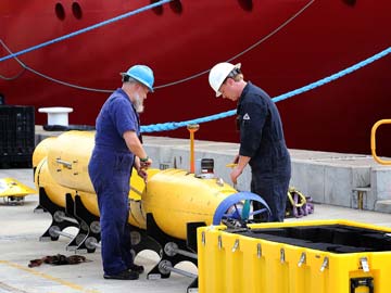 Malaysia Airlines Flight MH370 cover-up alleged as 'black box' locator nears