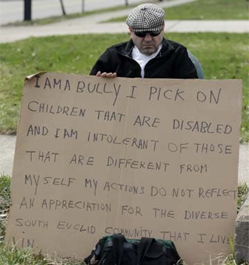 Ohio judge orders man to hold 'I AM A BULLY' sign