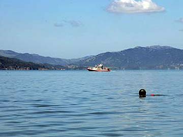 Divers find fuselage in San Francisco Bay 