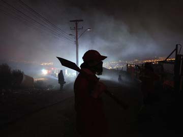 Fires still besiege Chile port; 15 dead, 500 hurt 