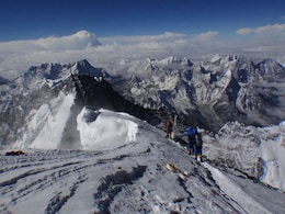 'It came out of nowhere, flying right at us,' recounts Everest avalanche survivor 'It came out of nowhere, flying right at us,' recounts Everest avalanche survivor