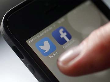 More and more companies hiring via social media: experts