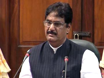 FIR against 11 supporters of Gopinath Munde for attacking helicopter pilot