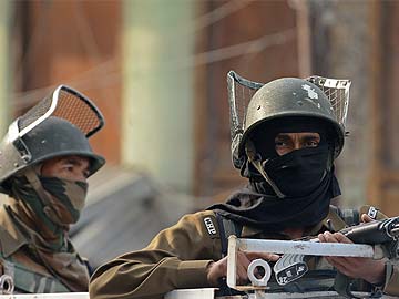 Polling begins to pick up in Srinagar