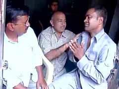 Arvind Kejriwal meets auto-driver who slapped him, gets an apology