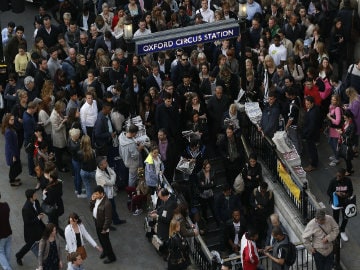London Commuters Battle to Beat Second Day of Tube Strike