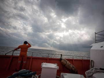 Search for missing Malaysia plane set to move to sea floor