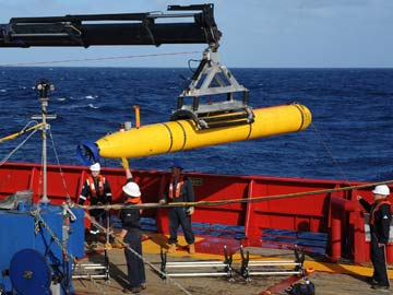 Mini-sub deployed to scour ocean depths in Malaysian flight MH370 hunt