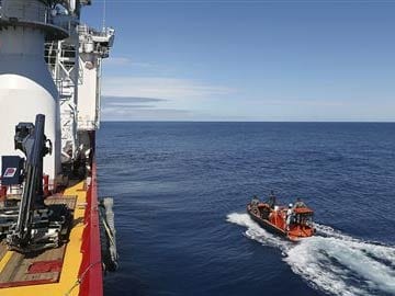 Ship hunts for more 'pings' in Malaysia Airlines jet search