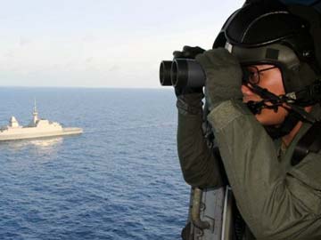 Cyclone halts air search for Malaysian plane