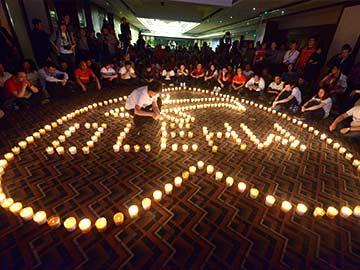 MH370 family members hold candlelight vigil in Beijing