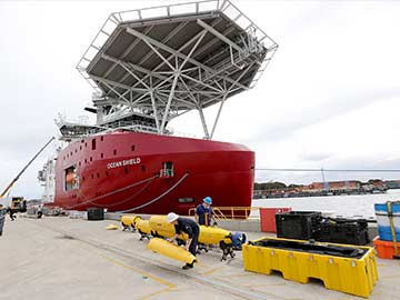 Sonar loaded underwater robot to hunt for MH370