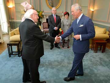 Queen Elizabeth II welcomes Irish president on historic visit