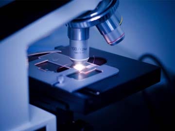 Indian-origin scientist develops paper microscope 